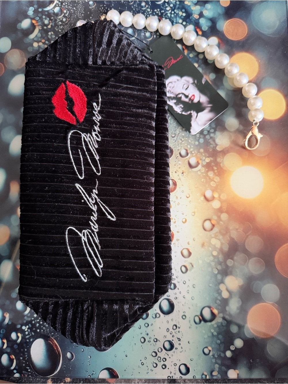 🔖 Black Velvet Marilyn Monroe Embroidered Pouch - Red Lip Accent